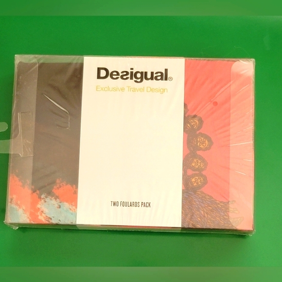 Desigual Exclusive Travel Design Foulards Pack - Picture 1 of 11